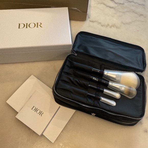 Dior - Backstage Makeup Bag and Set of Brushes - Picture 5 of 6